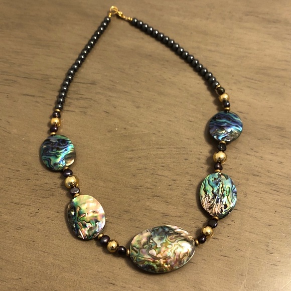 Jewelry - Elegant Abalone Imitation Mother of Pearl Shell Necklace